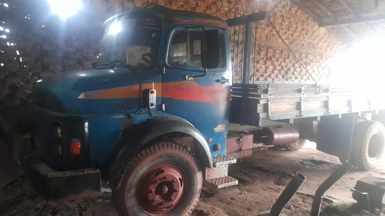 Caminhão M. BENZ/L 1113 - Foto 4