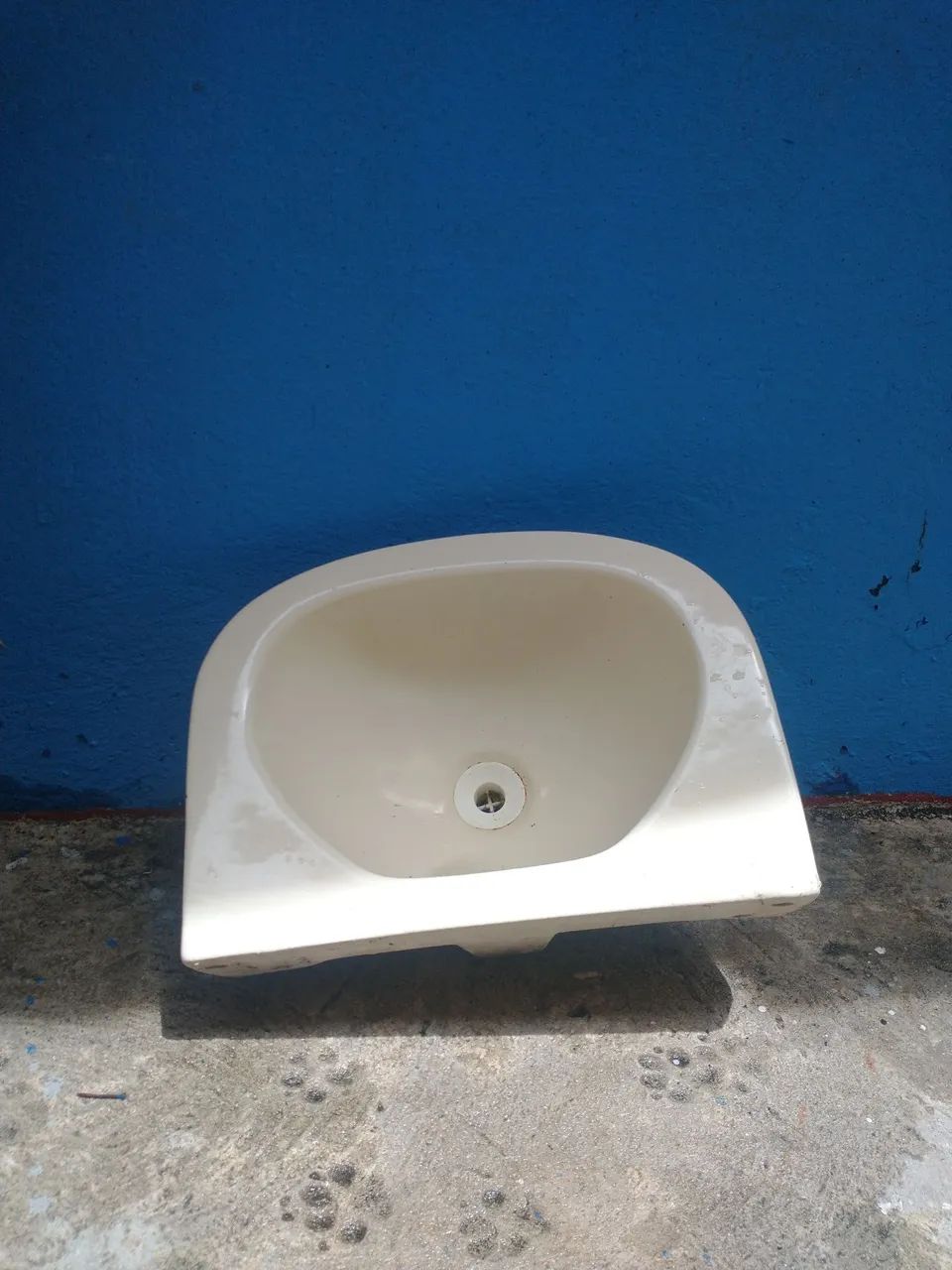 Pia de cozinha em resina na côr preto + pia de louça de banheiro  - Foto 2