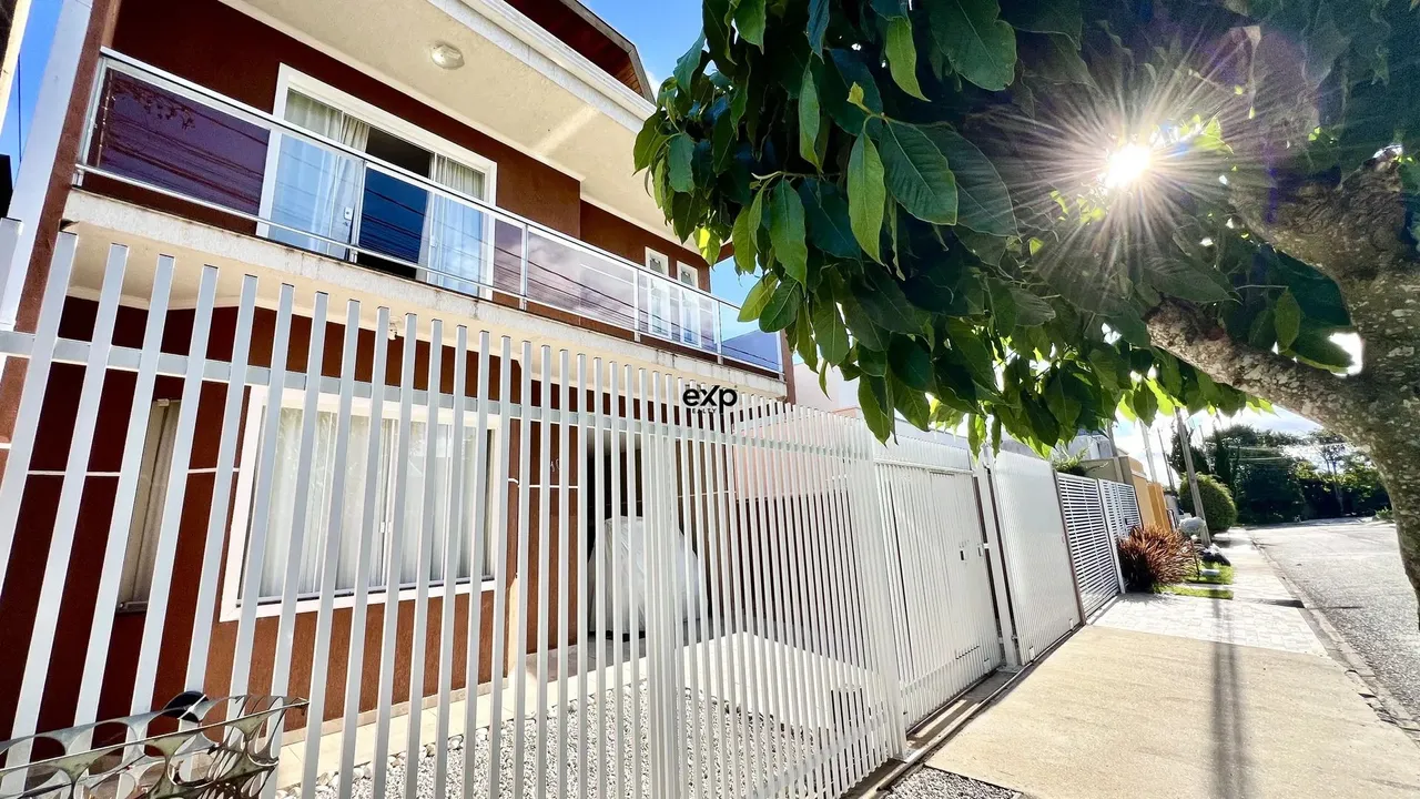 Excelente Sobrado/Triplex à venda em São José dos Pinhais no Bairro boneca do iguaçu