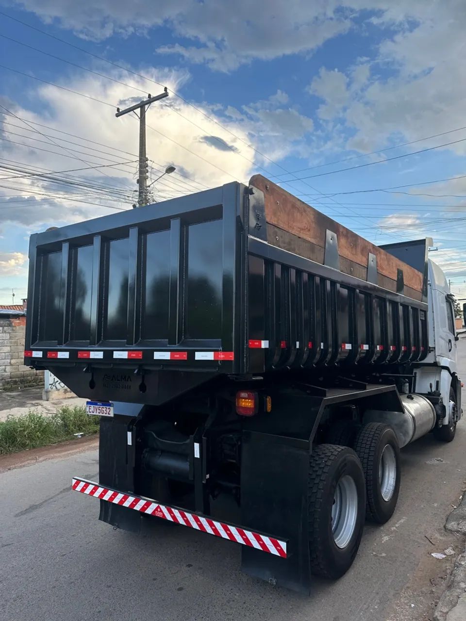 Caçambas basculantes truck