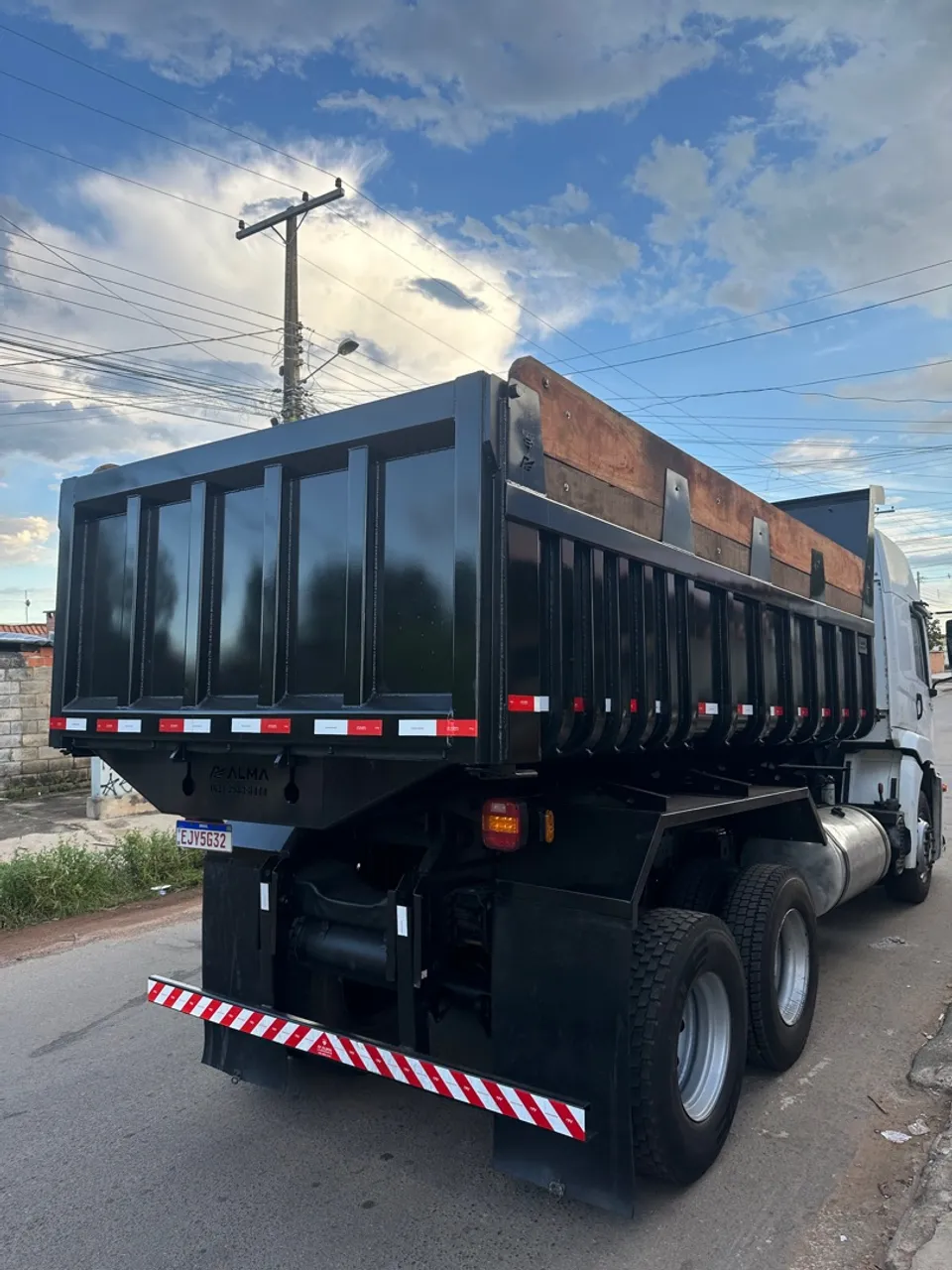 Caçambas basculantes truck