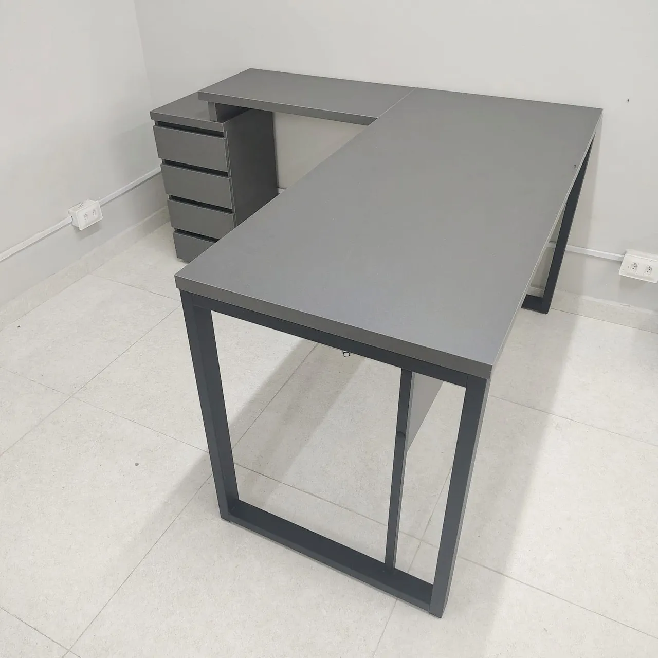 Mesa L + Gaveteiro