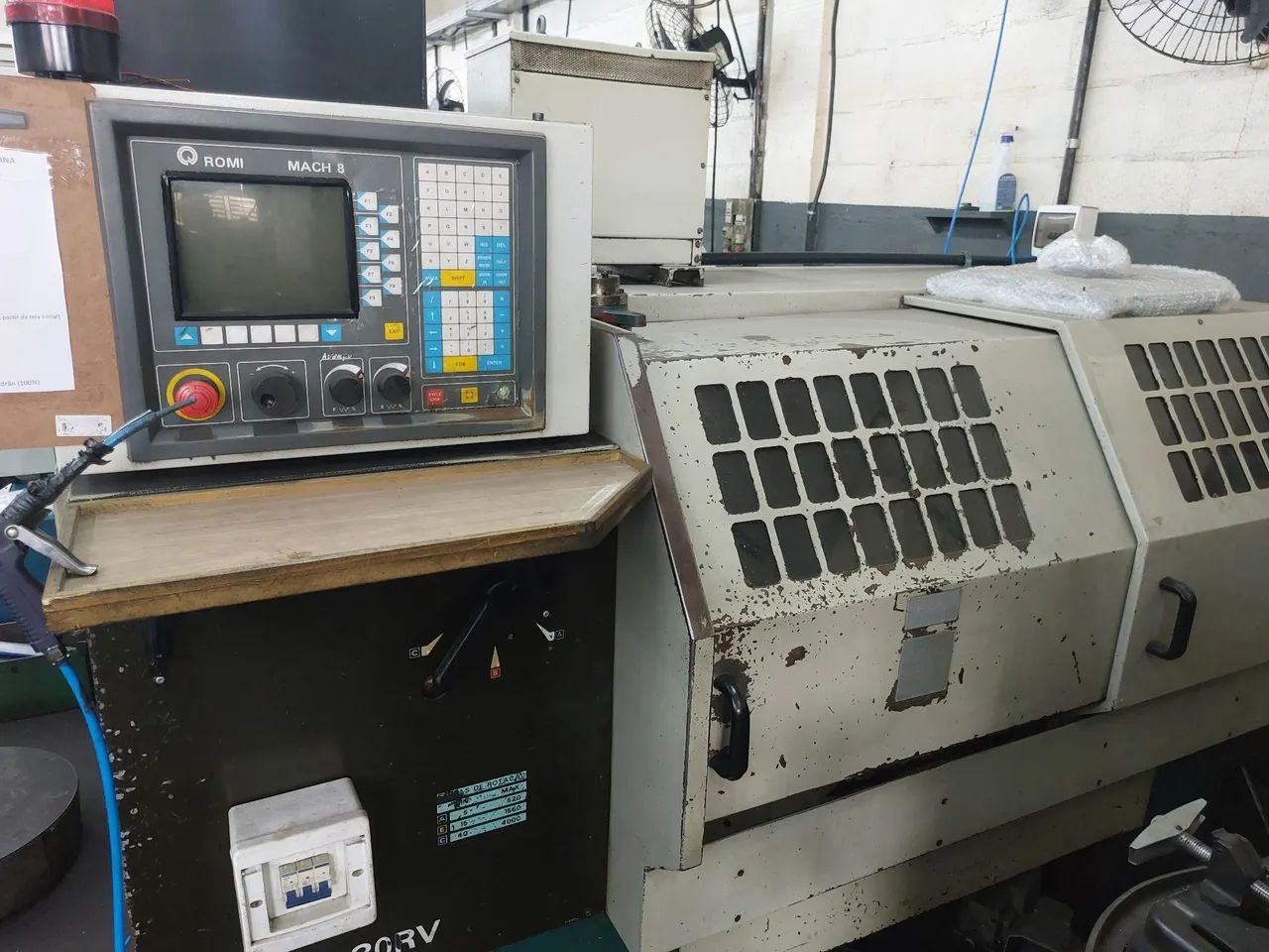 Torno cnc CENTUR 30 RV comando MACH 8 