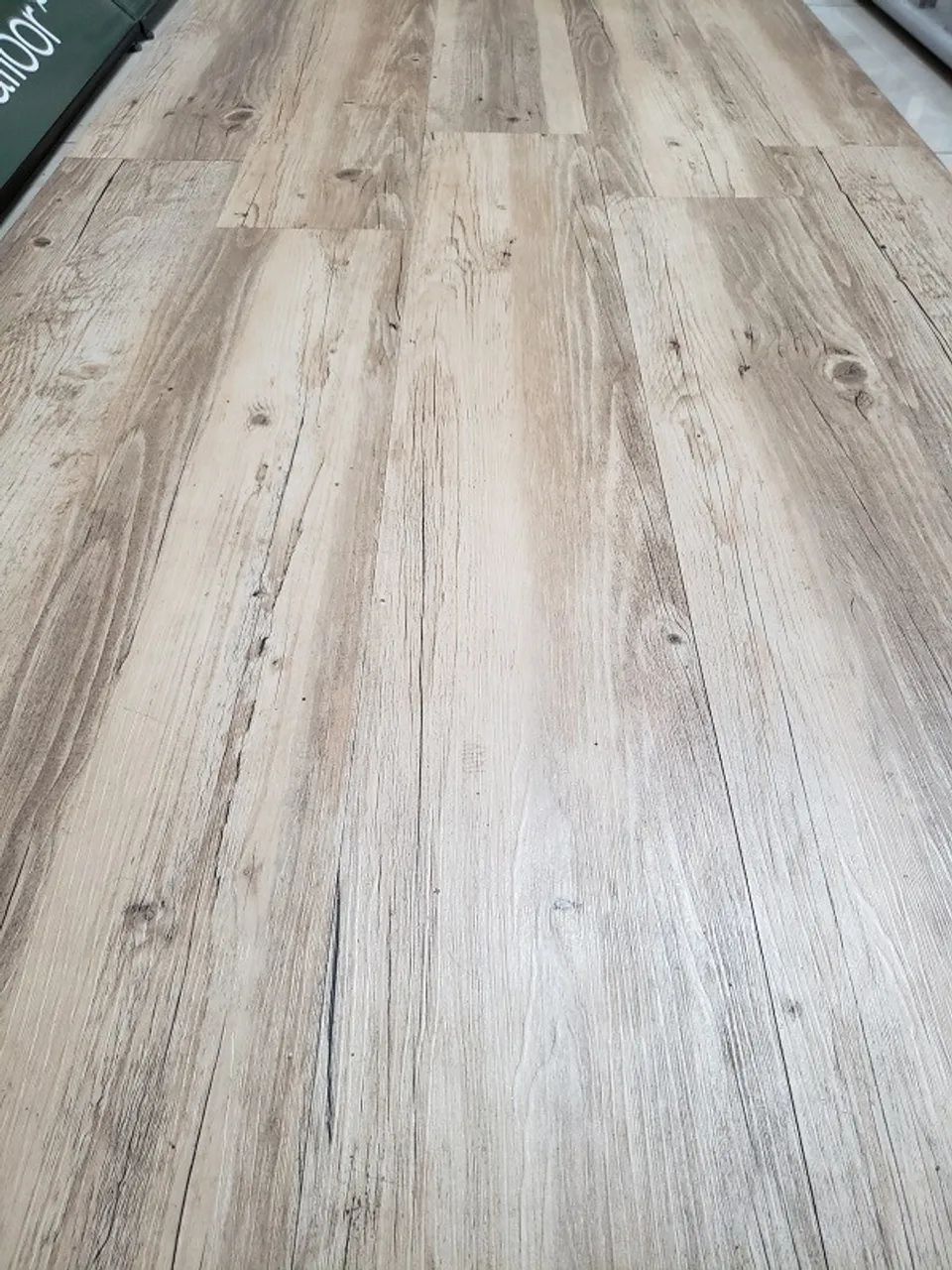 Piso vinilico em régua 1,20 x 0,18 tabaco rustico