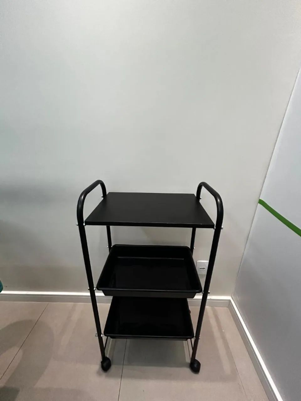 Carrinho Mesa Auxiliar 2 Tampos e 1 Bandeja Estética Clinica - usado - Foto 5