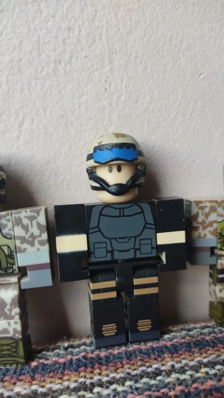 Lote bonecos roblox jazwares. Importado - Foto 4