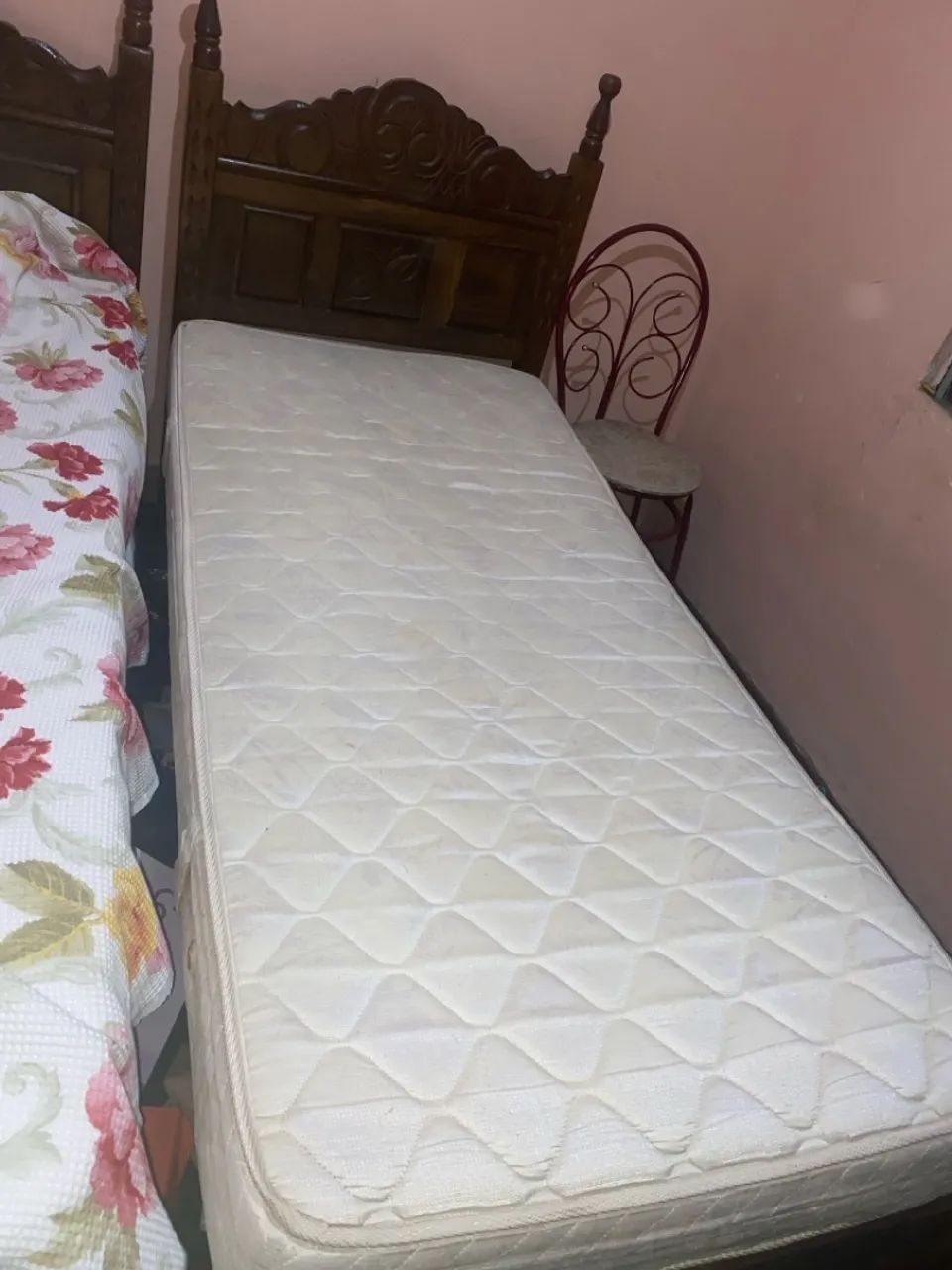 2 Camas de solteiro com colchão65569087966338120
