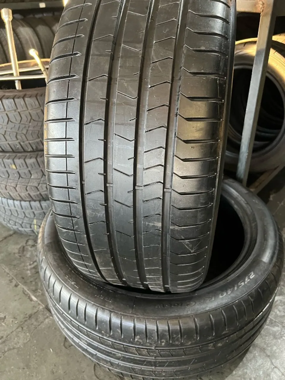 Pneu Pirelli 275/40/20 90 % Vida util.