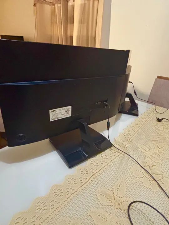 Um Monitor Samsung 24 polegadas - Foto 3
