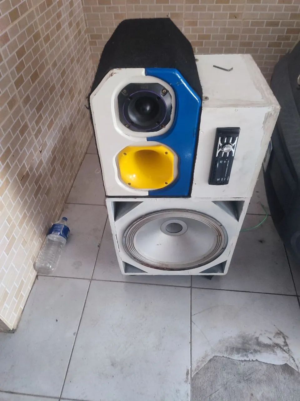 Caixa de Som bob liga em casa e no carro 