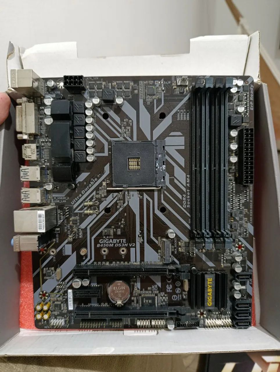 Placa mãe Gigabyte B450M DS3H V2 (LEIA O ANÚNCIO)