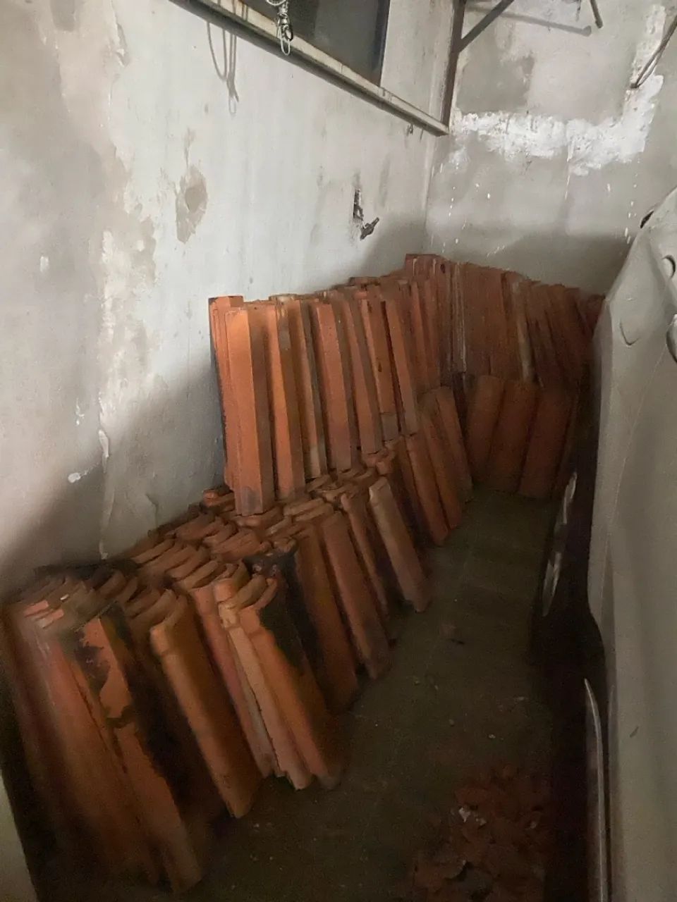 Vende-se 1.500 telhas  de Barros  usado  se encontra no bairro união  - Foto 2