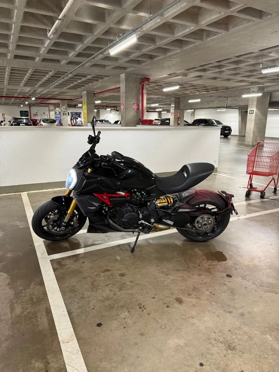 Ducatti Diavel com apenas 380 km 