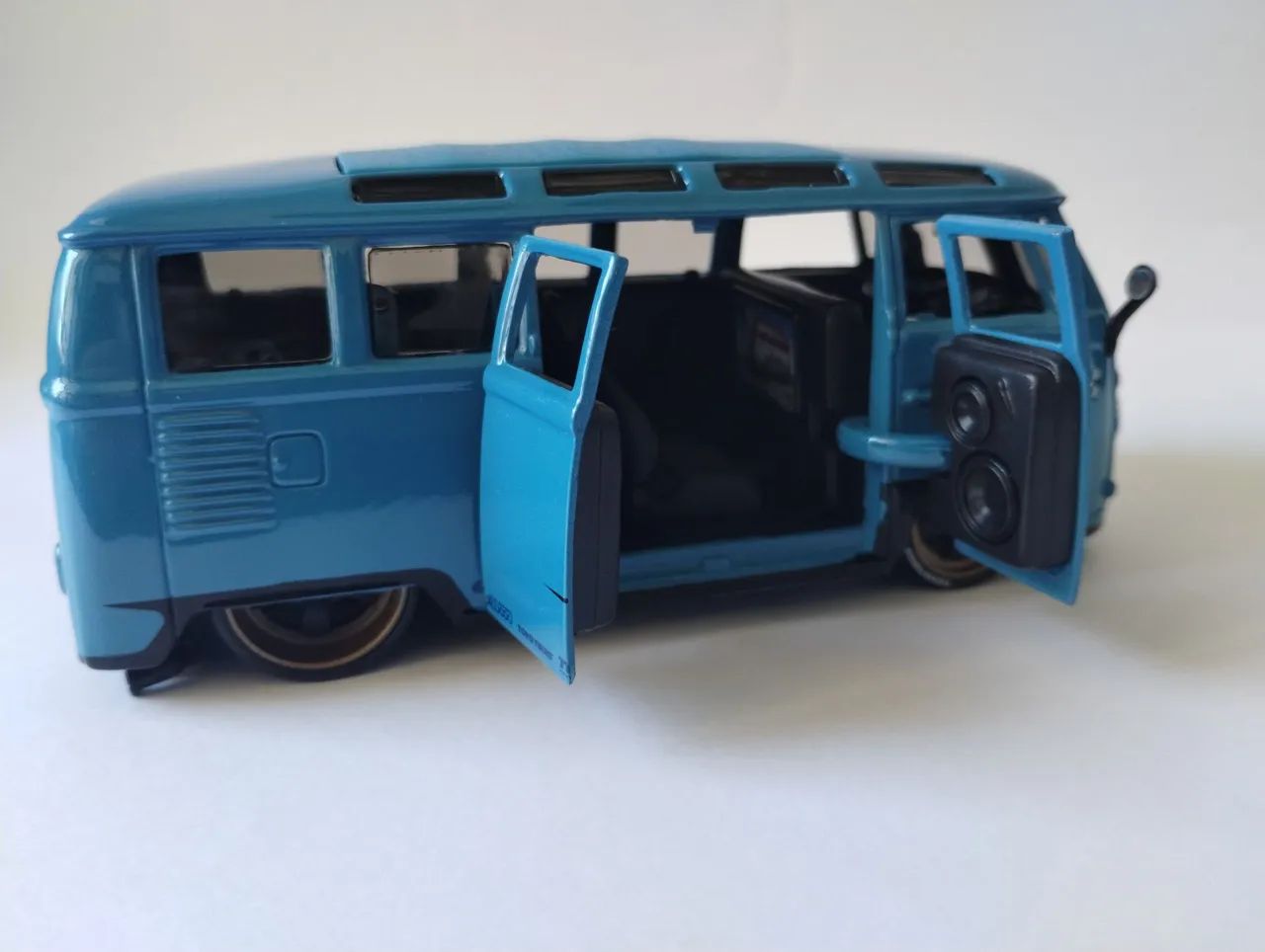 Miniatura vw Kombi 1/25 Maisto tuning - Foto 4