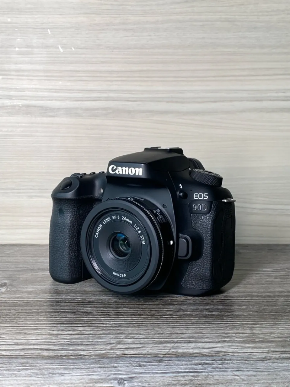 Canon EOS 90D com Lente 24mm