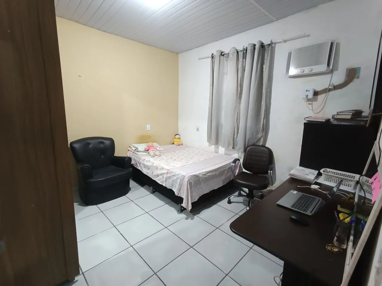 //Casa com quintal e garagem no Jorge Teixeira