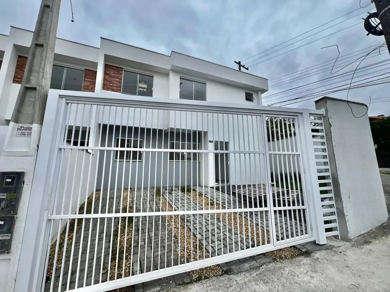 Sobrado, com 3 dormitórios, no bairro Escola Agrícola.
