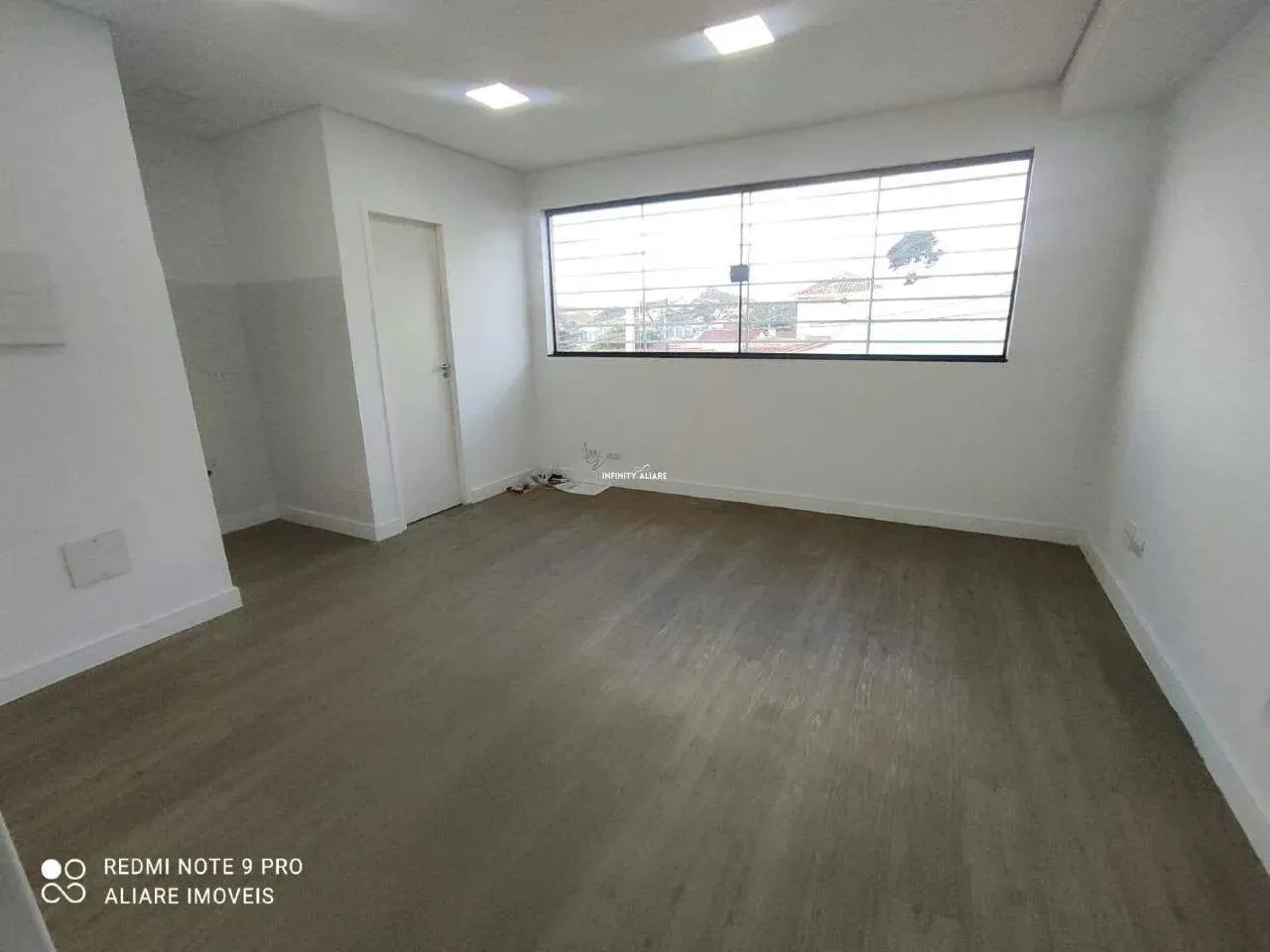 Conjunto comercial c/ 20m², para aluguel no Centro na Bom Jesus dos Perdões por 1.300,00