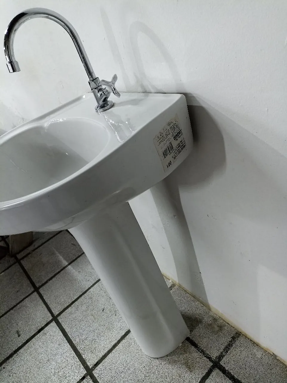 Cuba para banheiro com pedestal e torneira