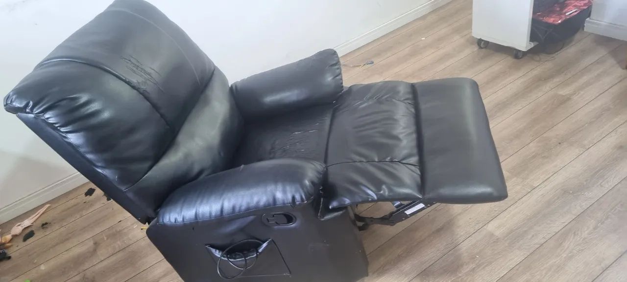 Poltrona Reclinável em Couro sintético  Vibratória  - Conforto e Relaxamento - Foto 2