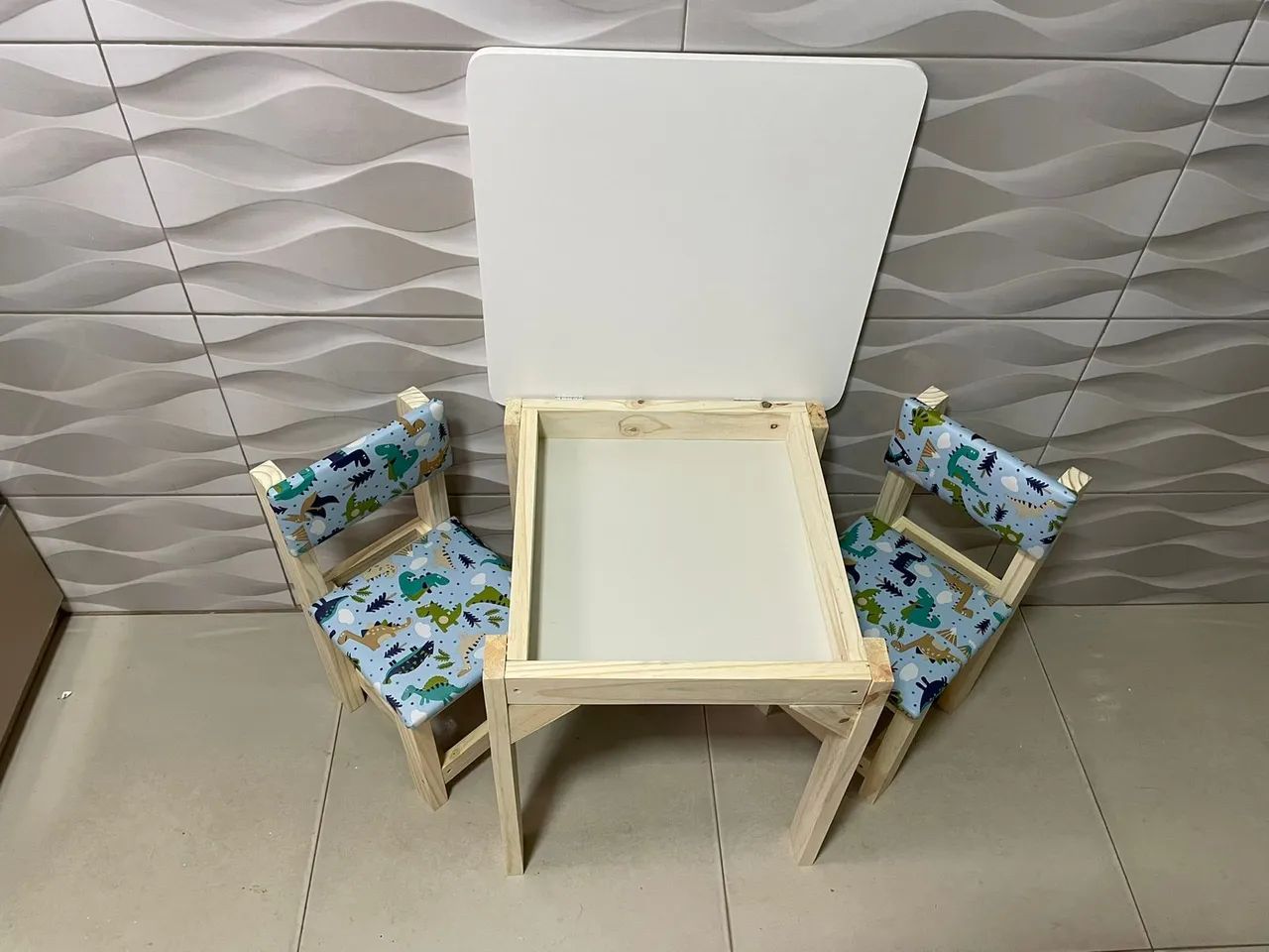 Mesa baú, com estampa de dinossauro  - Foto 2