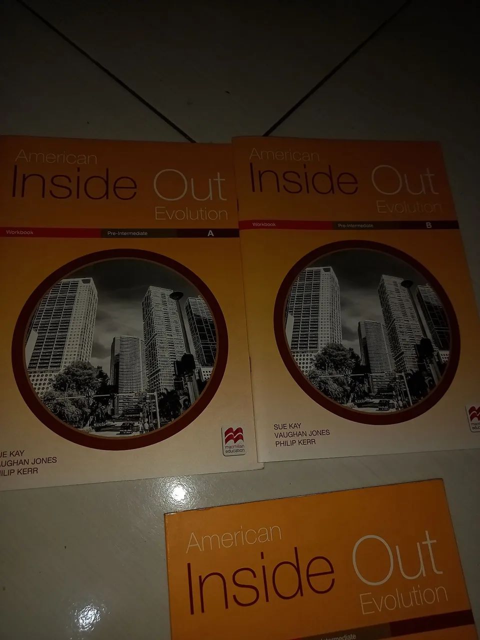 Livro Inglês American Inside Out Evolution - Pre-intermediate - Foto 2