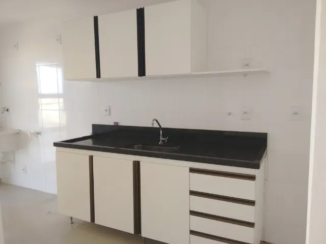 Praia de Itaparica 3 quartos/ste academia 2.550,00 Condomínio 750,00 com água e gás.