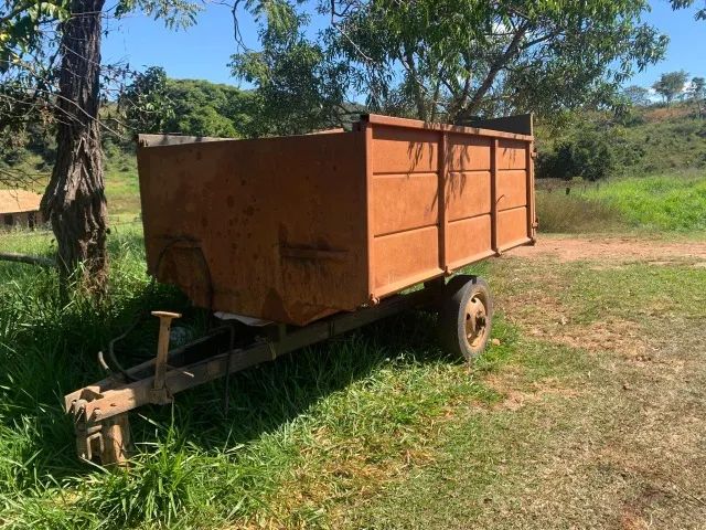 Carreta Agrícola Basculante para Silagem e Transporte de Carga, 6m³,  Robusta e Versátil! 