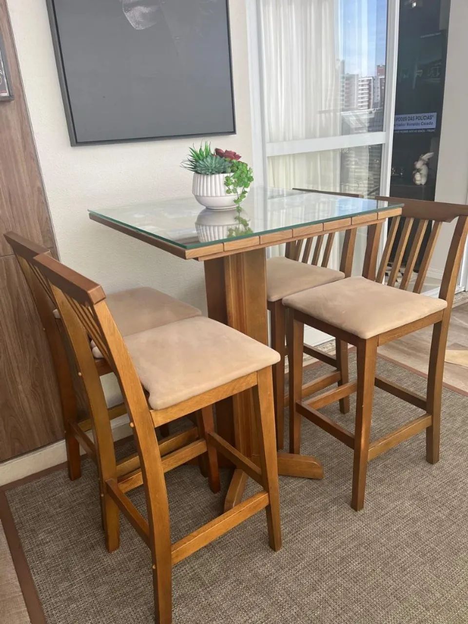 Belo conjunto mesa e bancos tipo bistrot 