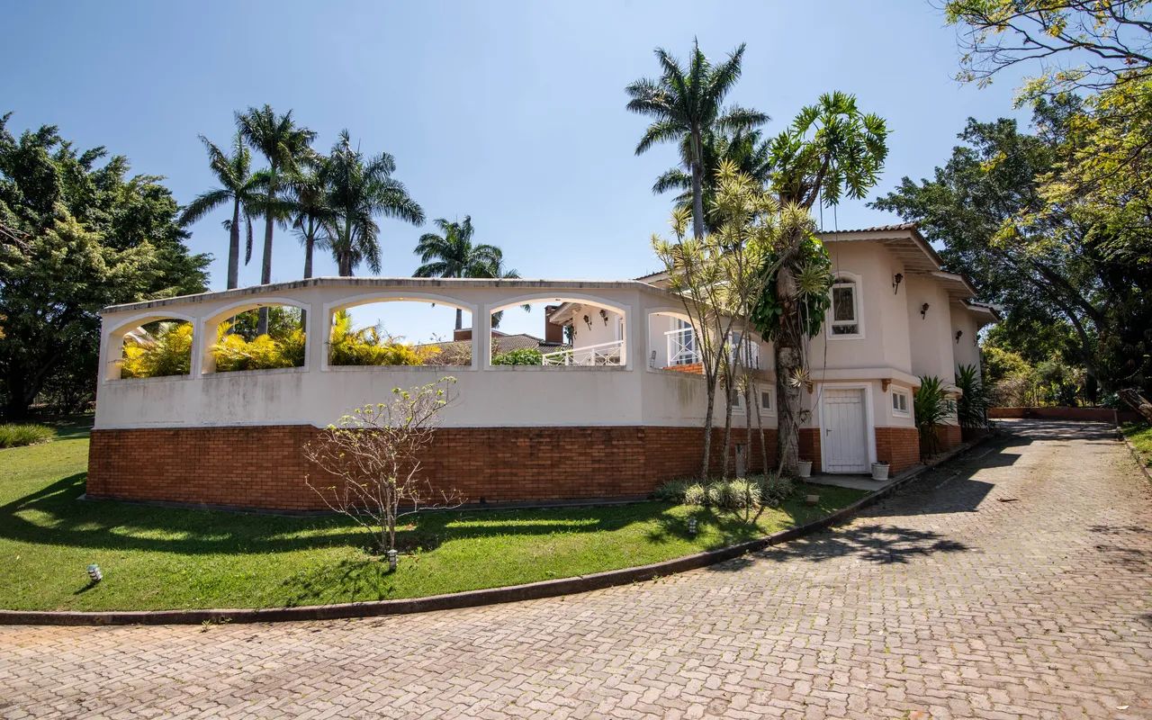Casa em condomínio alto padrão na cidade de Valinhos, com terrenos amplos, rodeado de área - Foto 4