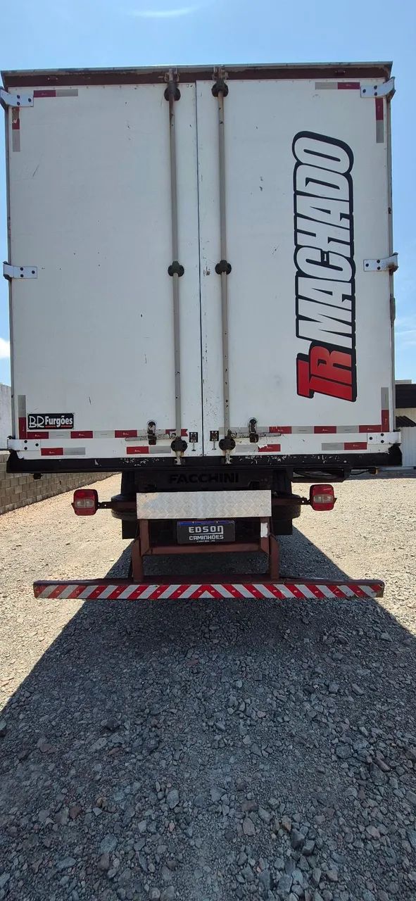 MB 1218 truck 6x2 Baú Facchini assoalho de Chapa xadrez caminhão só fazia nordeste  - Foto 11