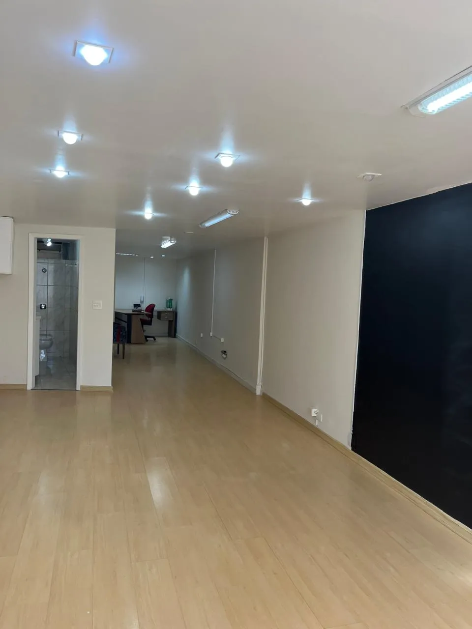 Sala Comercial com Ótima Localização no bairro Mercês com 46m²