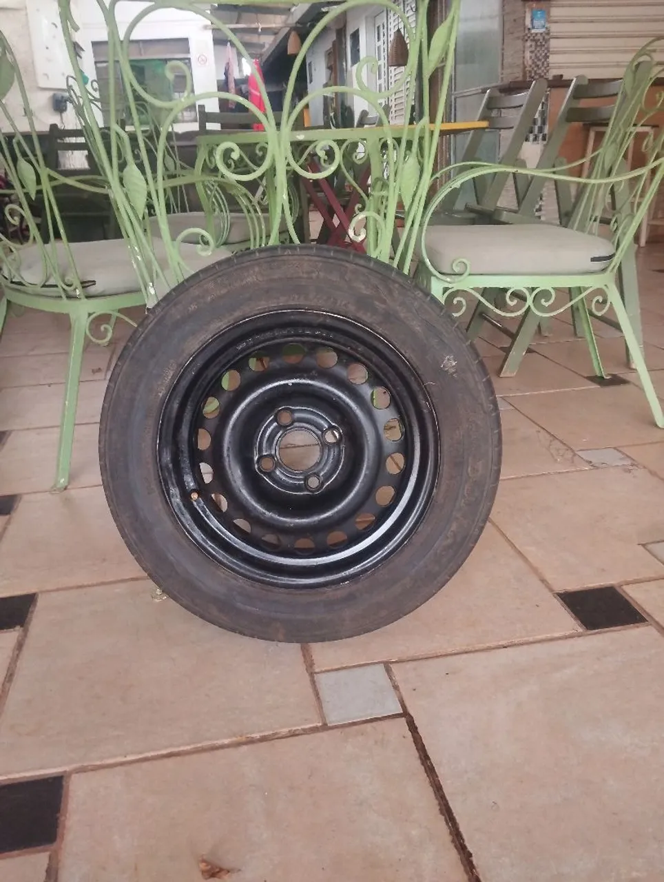 Roda com Pneu - Aro 14