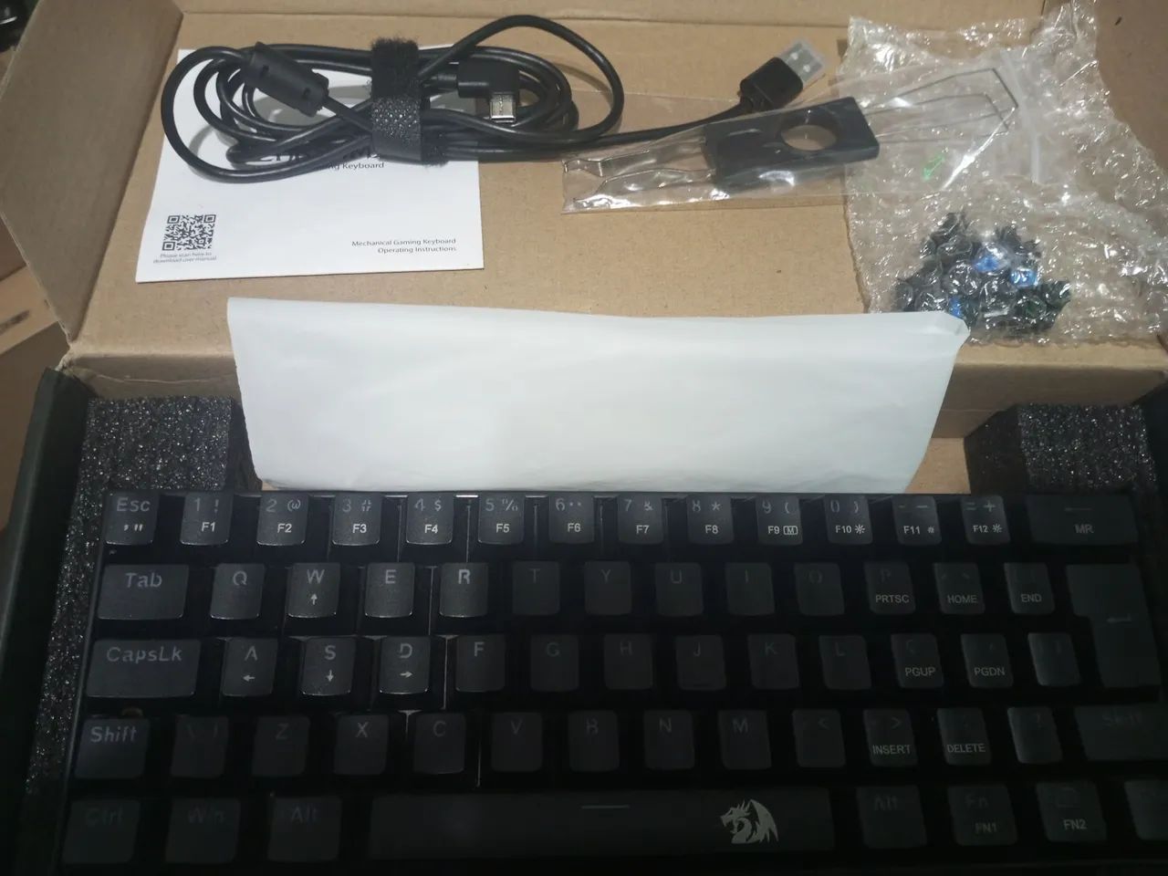 Teclado mecânico gamer 60% redragon lakshmi switch BLUE abnt2   - Foto 4