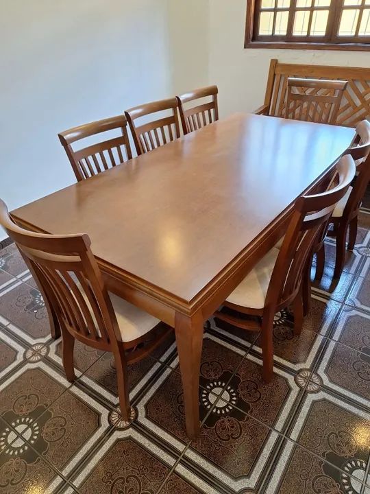 Mesa de Jantar com 8 cadeiras