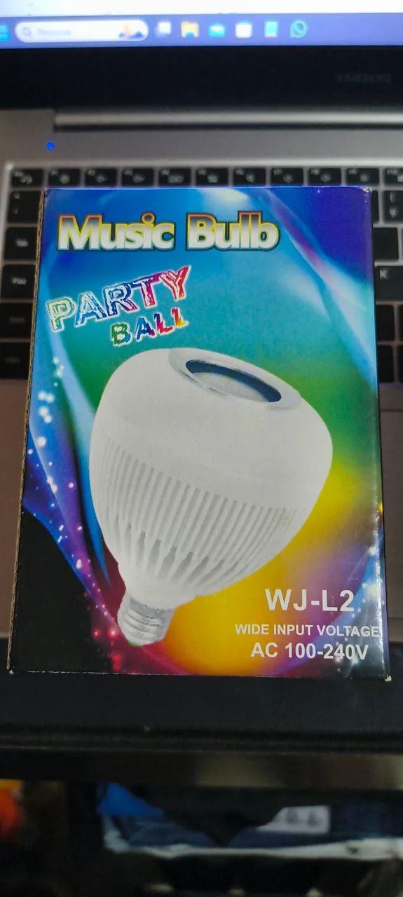 Lâmpada musical com controle remoto físico e bluetooth.