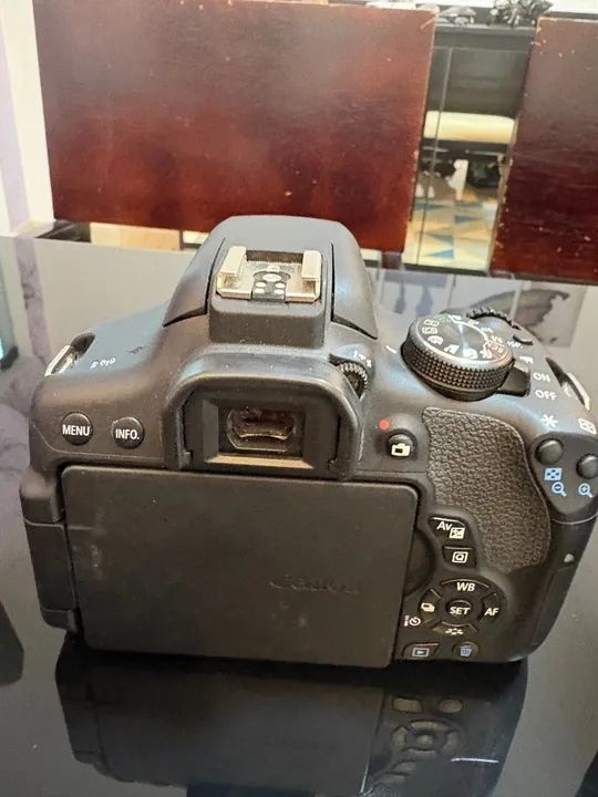 Câmera Canon EOS Rebel T6i com Lente 18-55mm + Lente 75-300mm - Foto 2