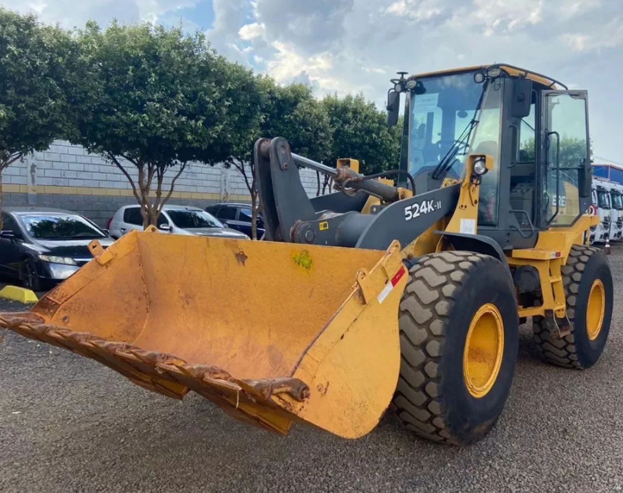 Pá Carregadeira 524K-II - Usada em Ótimo Estado