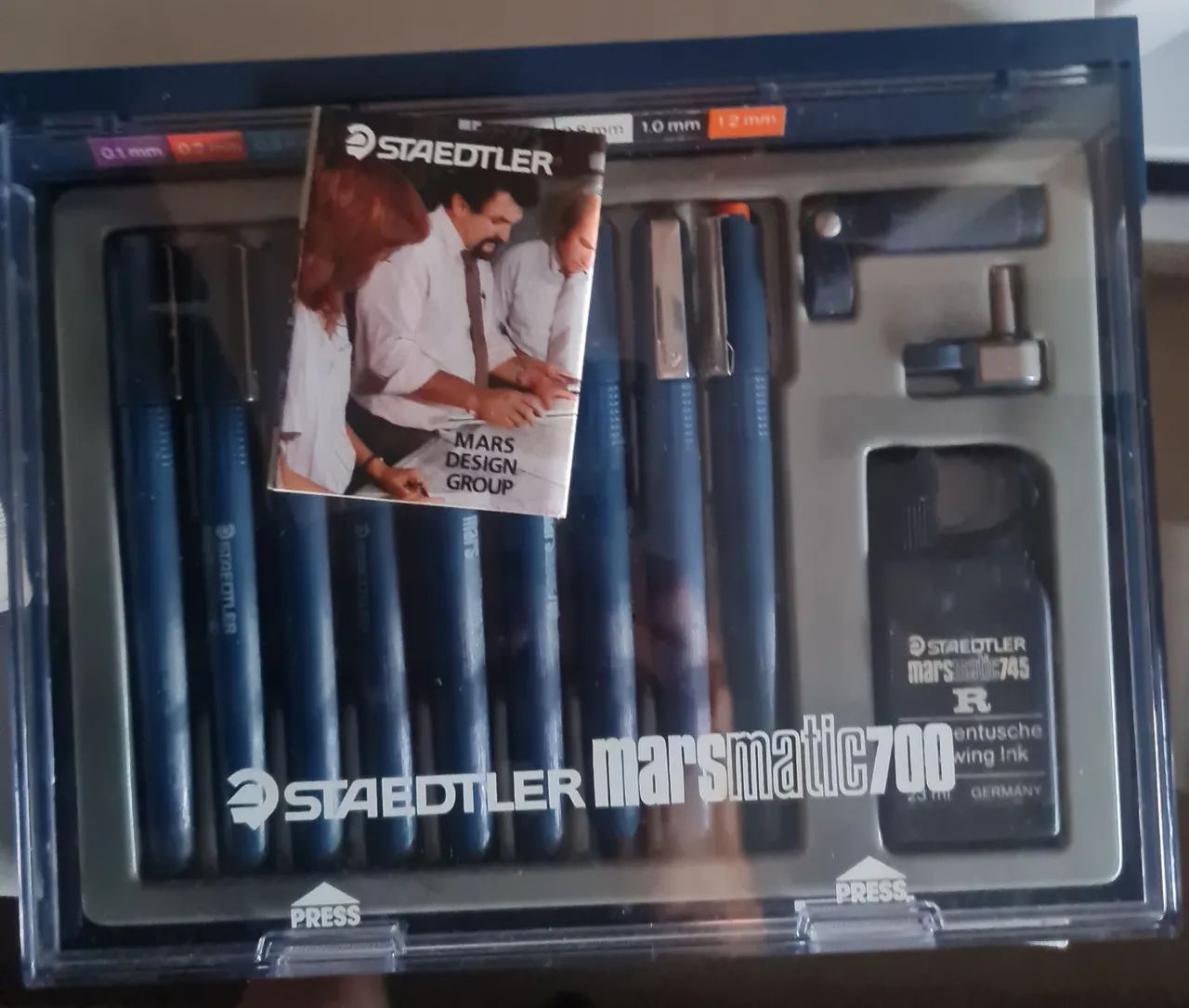 Estojo Caneta Nanquim Staedtler Marsmatic 700 Inclui 9 canetas