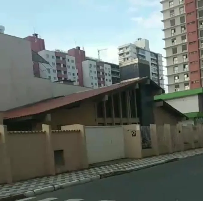 Casa de 160m² c/ 5 dormitórios e mezanino residencial e comercial no Centro em importante
