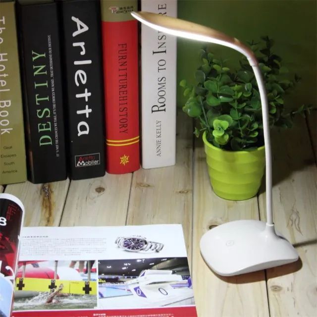 Luminária de Mesa Flexível Touch com 3 Níveis Luz LED