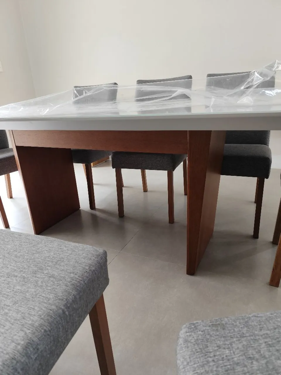Mesa de Jantar com Tampo de Vidro