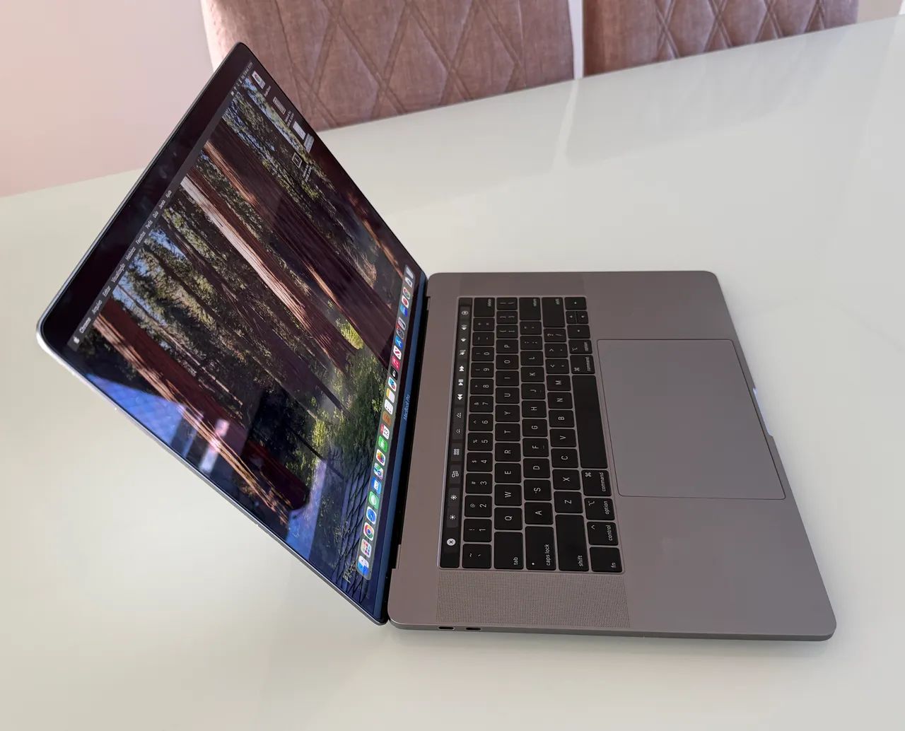 Macbook Pro 2018 (15-inch, touch bar, 2.6 GHz 6-Core Intel Core i7