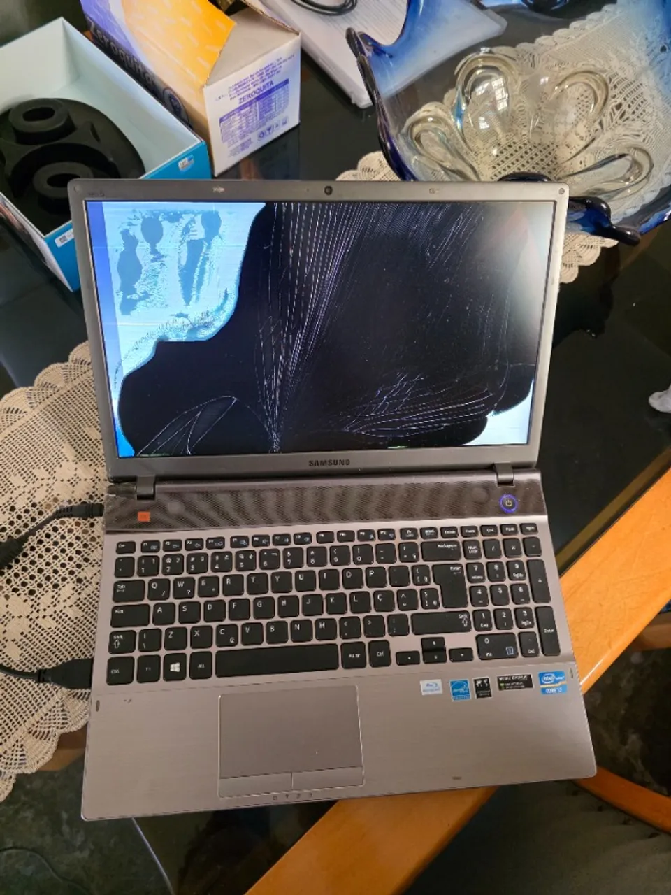 Notebook Samsung NP550P5C-AD1BR - Tela Quebrada, funcional