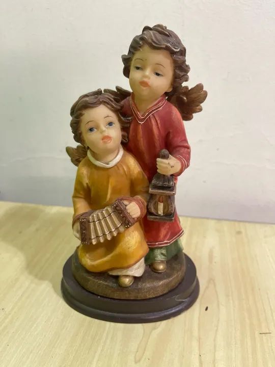 Anjos de resina sanfoneiro e com luminária  - Foto 4
