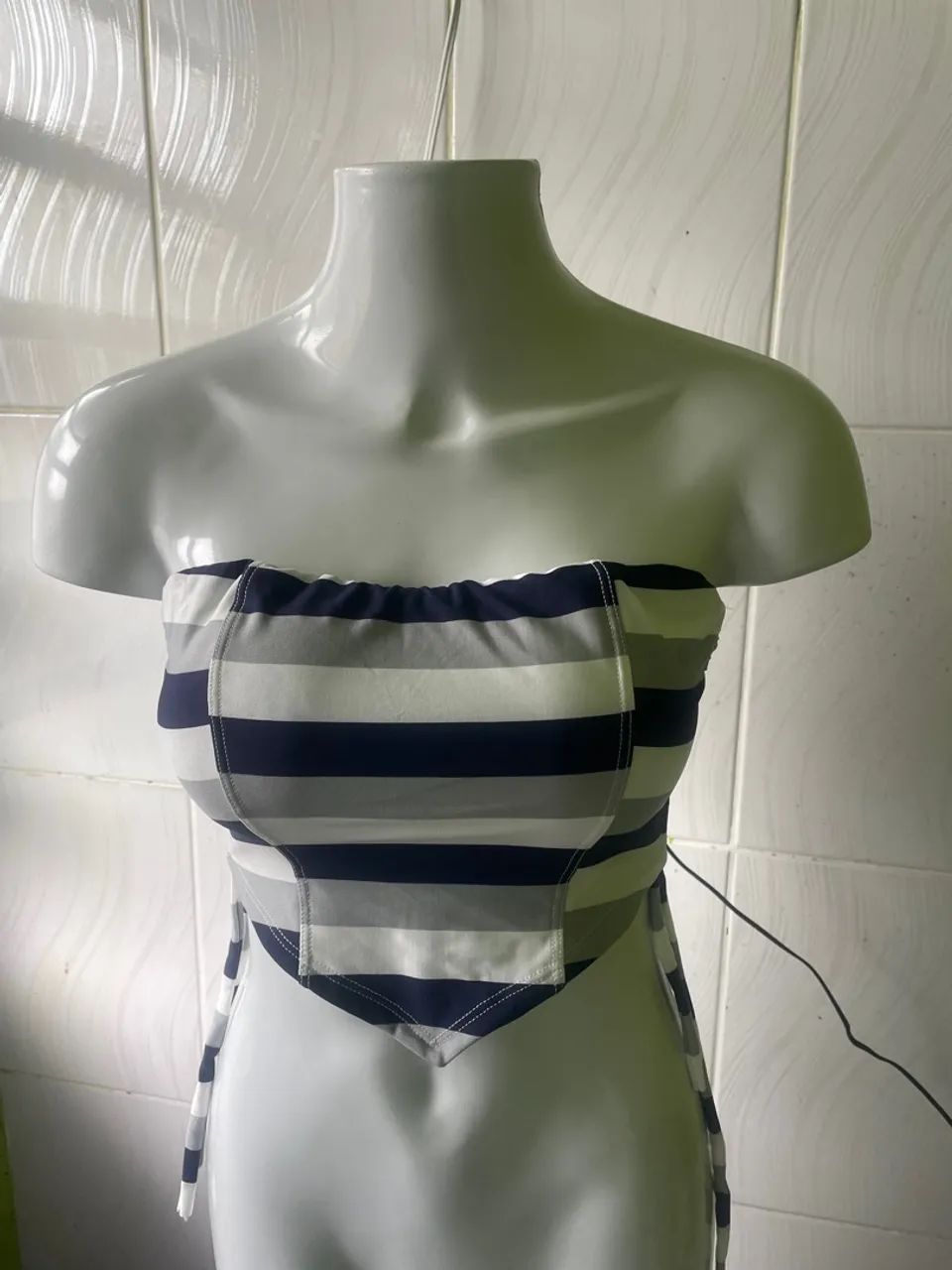 Top Cropped Preto com Detalhe de Laço - Foto 4