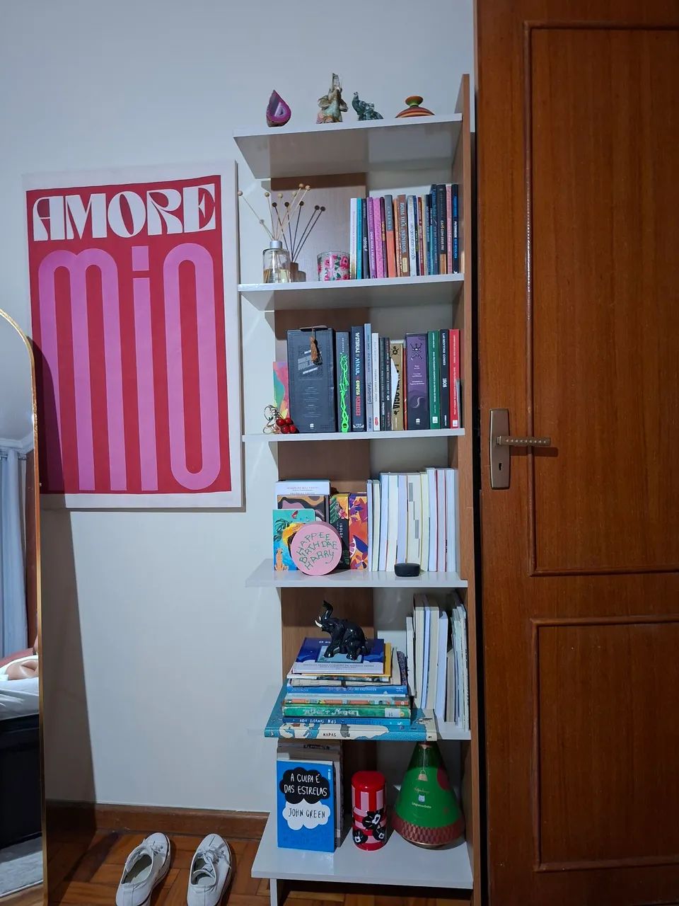 Estante livreiro off white e  cinamonno