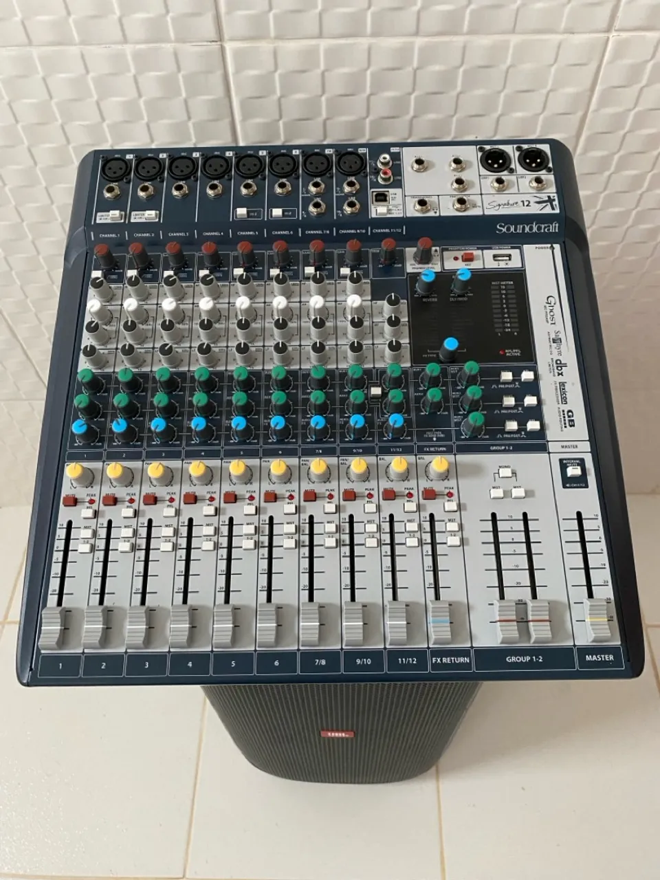 Mesa de Som Soundcraft Signature 12