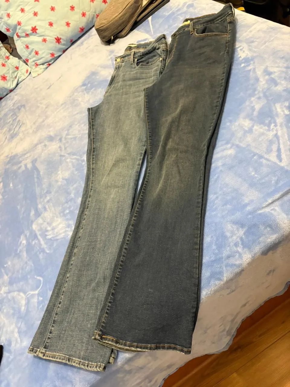 2 Calças Jeans Levis 725 High Rise Bootcut (46/48)