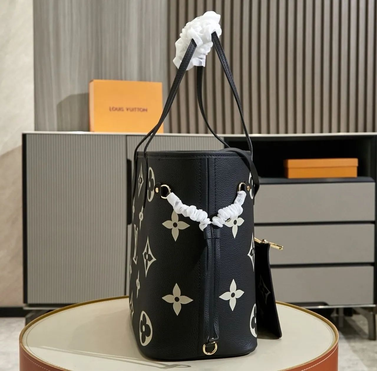 Bolsa Louis Vuitton Neverfull MM + Carteira - Foto 2